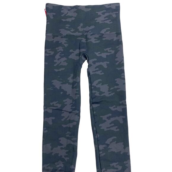 NWT SPANX Look at Me Now Seamless Leggings Sz Small Camo - Picture 5 of 5